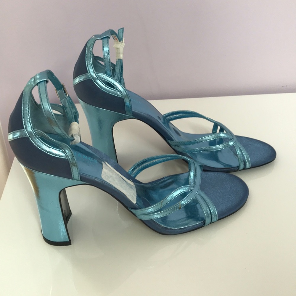 NWOT Charles David Exchange heels.  Never used. - Picture 2 of 3